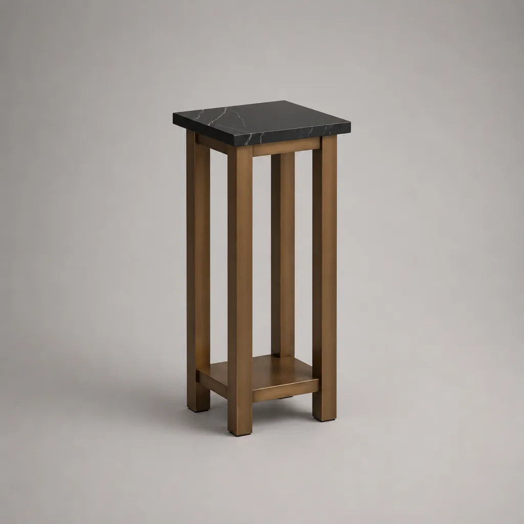 Supplemento alto quadrato in marmo nero e acciaio bronzo, 35 × 35 × 70 cm